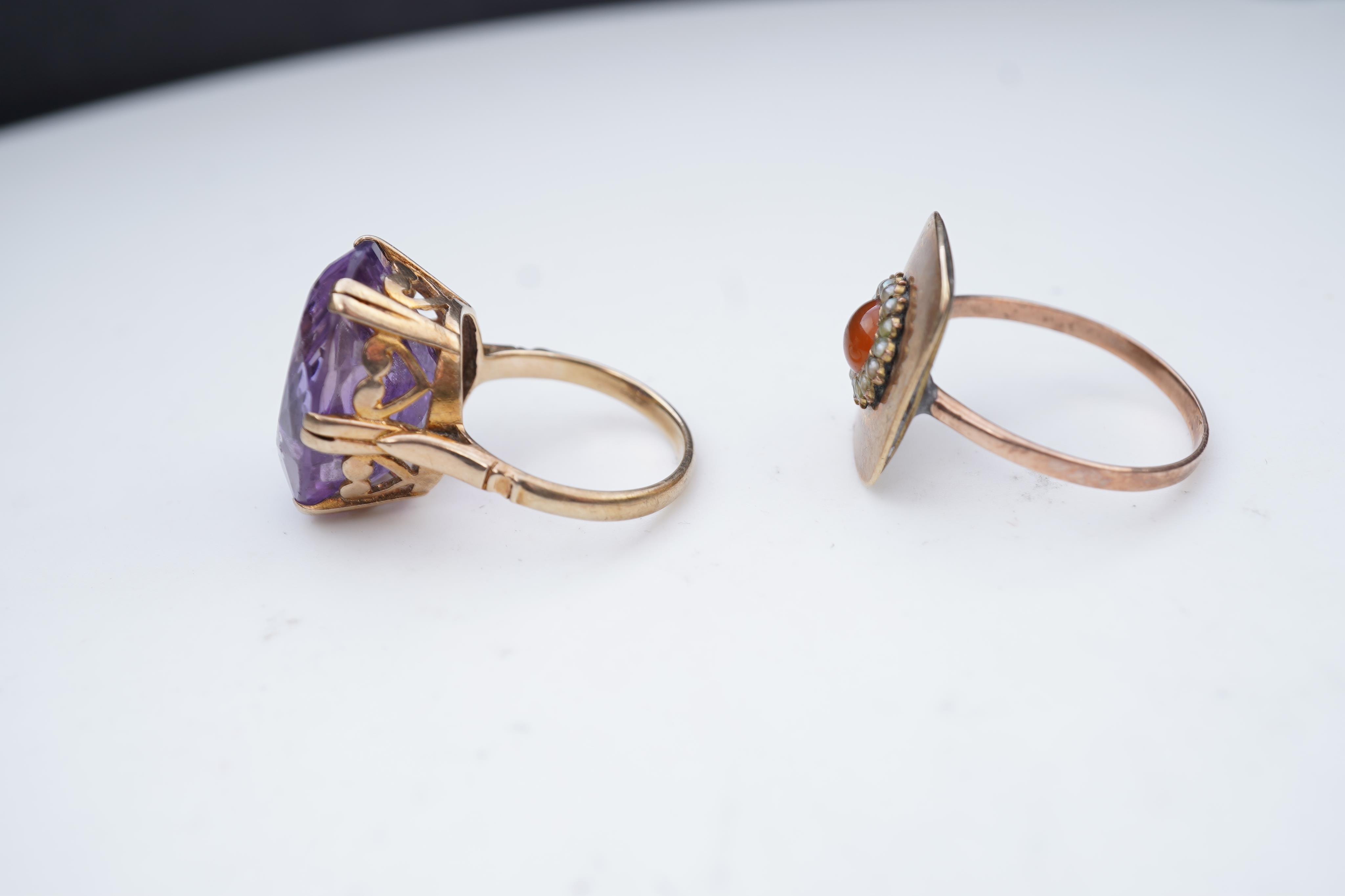 A collection of jewellery